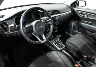 Подержанный автомобиль Kia Rio Sedan 2017 года (11 фото)