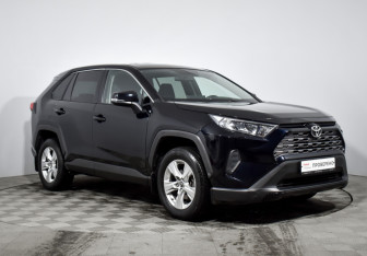 Подержанный автомобиль Toyota RAV4 2020 года (3 фото)