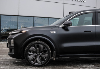 Подержанный автомобиль LiXiang L9 2024 года (3 фото)