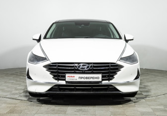 Подержанный автомобиль Hyundai Sonata 2021 года (2 фото)