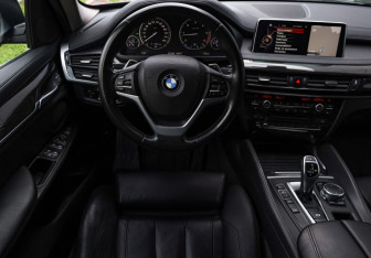 Подержанный автомобиль BMW X6 2016 года (11 фото)