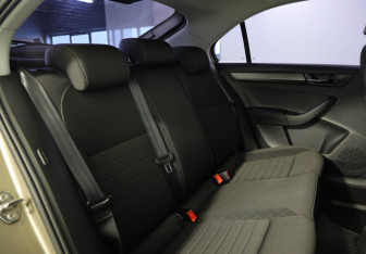 Подержанный автомобиль Skoda Rapid Liftback 2018 года (18 фото)