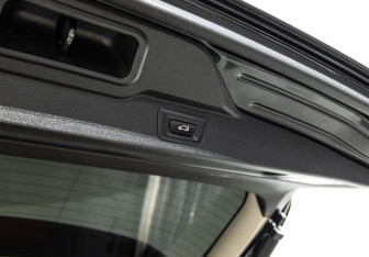 Подержанный автомобиль BMW X5 2015 года (23 фото)