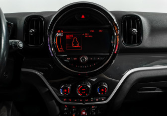 Подержанный автомобиль MINI Countryman 2017 года (16 фото)
