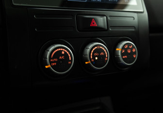 Подержанный автомобиль Nissan X-Trail 2010 года (17 фото)