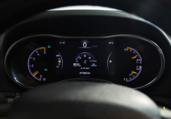 Подержанный автомобиль Jeep Grand Cherokee 2014 года (12 фото)