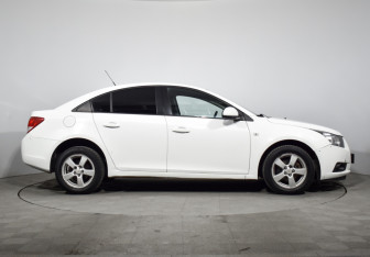 Подержанный автомобиль Chevrolet Cruze Sedan 2011 года (4 фото)