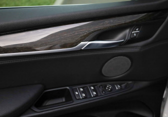 Подержанный автомобиль BMW X5 2014 года (12 фото)