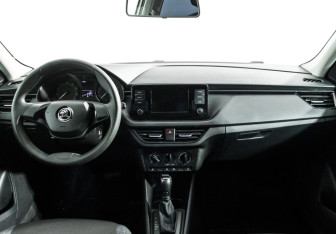 Подержанный автомобиль Skoda Rapid Liftback 2020 года (13 фото)