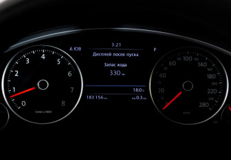 Подержанный автомобиль Volkswagen Touareg 2012 года (28 фото)