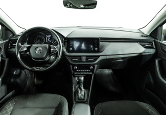 Подержанный автомобиль Skoda Rapid Liftback 2021 года (13 фото)