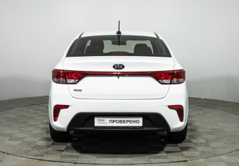 Подержанный автомобиль Kia Rio Sedan 2017 года (6 фото)
