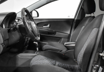 Подержанный автомобиль Kia Ceed Wagon 2007 года (12 фото)