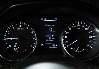 Подержанный автомобиль Nissan X-Trail 2018 года (12 фото)