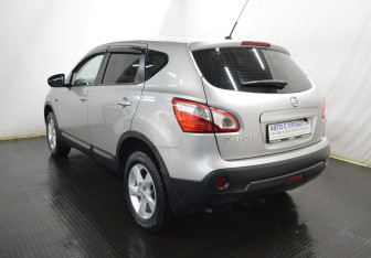 Подержанный автомобиль Nissan Qashqai 2012 года (7 фото)