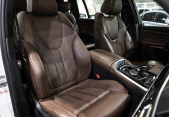 Подержанный автомобиль BMW X7 2020 года (18 фото)