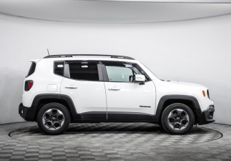 Подержанный автомобиль Jeep Renegade 2018 года (4 фото)