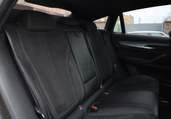 Подержанный автомобиль BMW X6 2018 года (23 фото)