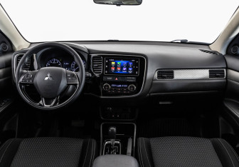 Подержанный автомобиль Mitsubishi Outlander 2018 года (10 фото)