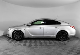 Подержанный автомобиль Opel Insignia Liftback 2011 года (8 фото)