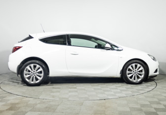 Подержанный автомобиль Opel Astra Hatchback 2013 года (4 фото)