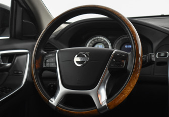 Подержанный автомобиль Volvo XC60 2012 года (14 фото)