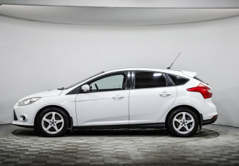 Подержанный автомобиль Ford Focus Hatchback 2013 года (8 фото)