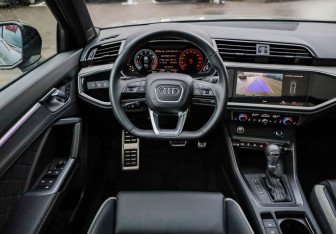 Подержанный автомобиль Audi Q3 2024 года (12 фото)