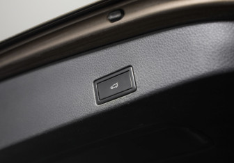 Подержанный автомобиль Volkswagen Touareg 2014 года (32 фото)