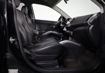 Подержанный автомобиль Mitsubishi Outlander 2011 года (22 фото)