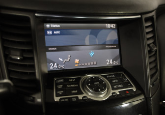 Подержанный автомобиль Infiniti FX 2008 года (14 фото)