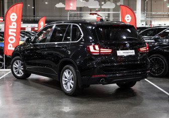 Подержанный автомобиль BMW X5 2018 года (11 фото)
