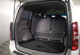 Подержанный автомобиль Hyundai H-1 2018 года (29 фото)