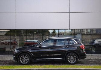 Подержанный автомобиль BMW X3 2021 года (9 фото)