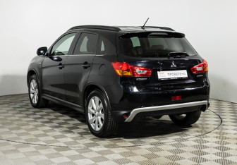 Подержанный автомобиль Mitsubishi ASX 2014 года (7 фото)