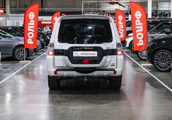 Подержанный автомобиль Mitsubishi Pajero 2021 года (7 фото)