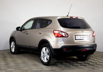 Подержанный автомобиль Nissan Qashqai 2011 года (7 фото)