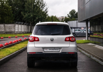 Подержанный автомобиль Volkswagen Tiguan 2008 года (7 фото)