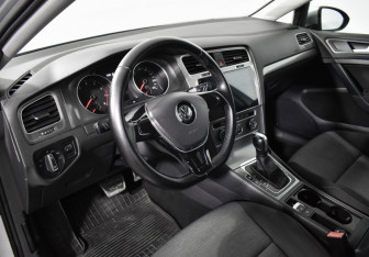 Подержанный автомобиль Volkswagen Golf Hatchback 2013 года (9 фото)