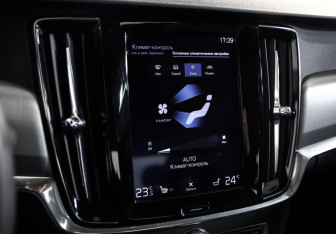 Подержанный автомобиль Volvo S90 2018 года (18 фото)