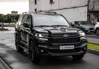 Подержанный автомобиль Toyota Land Cruiser Suv 2020 года (5 фото)
