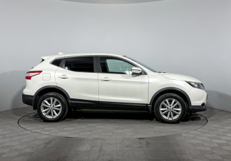 Подержанный автомобиль Nissan Qashqai 2017 года (4 фото)