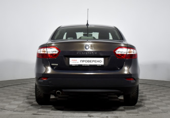 Подержанный автомобиль Renault Fluence 2013 года (6 фото)