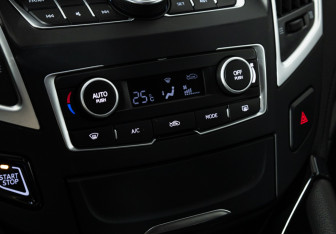 Подержанный автомобиль DongFeng AX7 2019 года (18 фото)