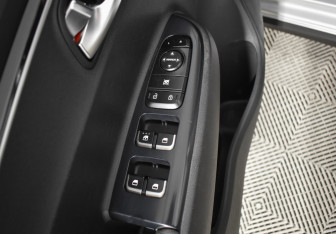 Подержанный автомобиль Kia Rio Hatchback 2018 года (19 фото)