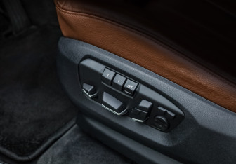 Подержанный автомобиль BMW X6 2015 года (21 фото)