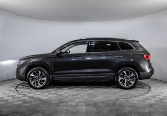 Подержанный автомобиль Jetta VS7 2023 года (8 фото)