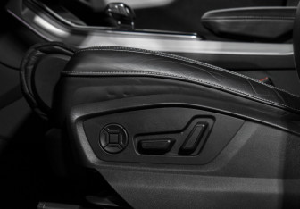 Подержанный автомобиль Audi Q8 2019 года (10 фото)