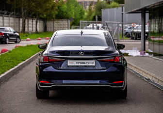 Подержанный автомобиль Lexus ES 2021 года (7 фото)