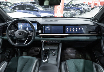 Подержанный автомобиль Geely Monjaro 2023 года (13 фото)
